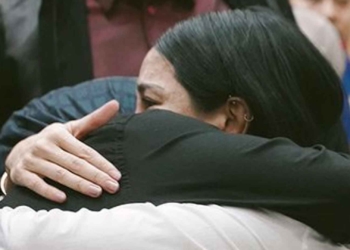 Nikita Mirzani Posting Video Detik-detik Vonis Bebas, Sujud dan Menangis Histeris