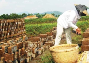 Produksi Batu Bata Majalengka Terhambat Hujan