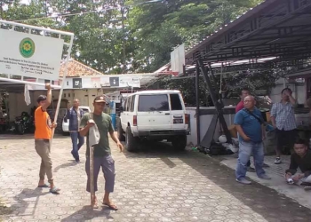 Panitera PN Cirebon Protes Pemasangan Plang Eksekusi