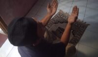 Foto: Berdoa 1 - Suara Cirebon
