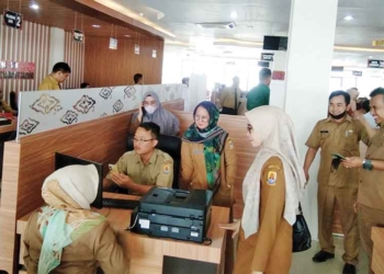 Disdukcapil Kabupaten Cirebon Kenalkan IKD, Warga Bisa Aktivasi KTP Digital di Kecamatan
