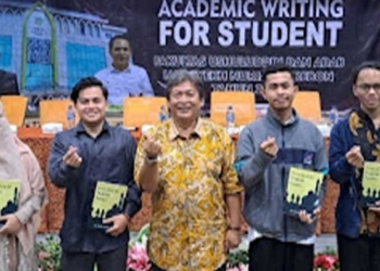 4 Mahasiswa IAIN Cirebon Tercepat Tuntas Penulisan Artikel Ilmiah Dapat Penghargaan dari Dekan