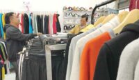 Larangan Jual Pakaian Bekas Impor Belum Ada Tindak Lanjut, Masyarakat Diimbau Beli Baju Lebaran Produk UMKM