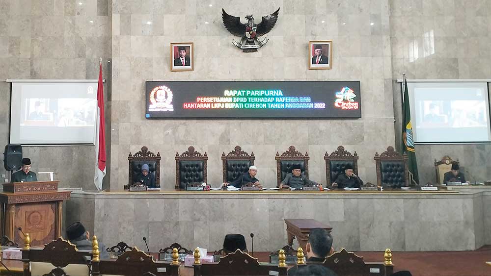 Sempat Molor, Paripurna LKPj Bupati Cirebon Berlangsung Singkat