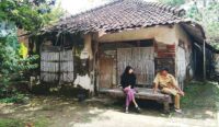 Rutilahu Kabupaten Cirebon, Berjuang Tanpa Orang Tua Sejak SMP, Dua Anak Yatim Tinggal di Rumah Tak Layak