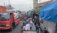 Pasar Tumpah di Cirebon Biang Kemacetan Arus Mudik