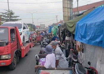 Pasar Tumpah di Cirebon Biang Kemacetan Arus Mudik