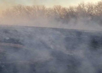 Jalan Pantura Indramayu Diselimuti Kabut Asap, Pemudik Arus Balik Harap Hati-hati