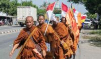 Ritual Thudong Biksu Jalan Kaki Segera Berakhir, Sampai di Magelang Candi Borobudur Tepat Waktu