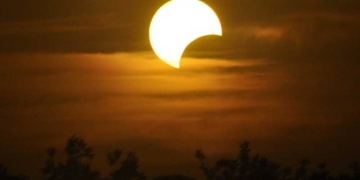 Kecewa, Gegara Ini Warga Pantura Indramayu Tak Leluasa Lihat Gerhana Bulan Penumbra