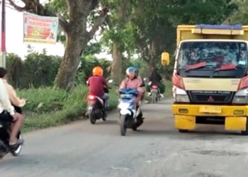 Kesepakan Urunan Pengusaha di Pabedilan Cirebon untuk Perbaiki Jalan Rusak Tak Jelas