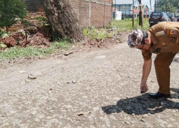 Perbaiki Jalan Rusak di Cirebon, Bupati Imron Minta Pegawai DPUTR Fokus Kerja