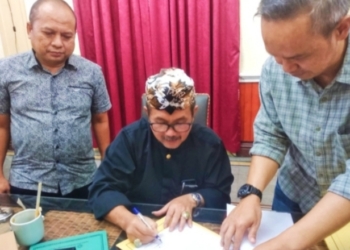 Bupati Imron Tandatangani Rekomendasi Pemekaran Cirebon Timur