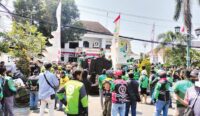 Ojol Geruduk DPRD dan Balai Kota Cirebon, Tuntut Penyaluran BLT, Perda hingga Tarif