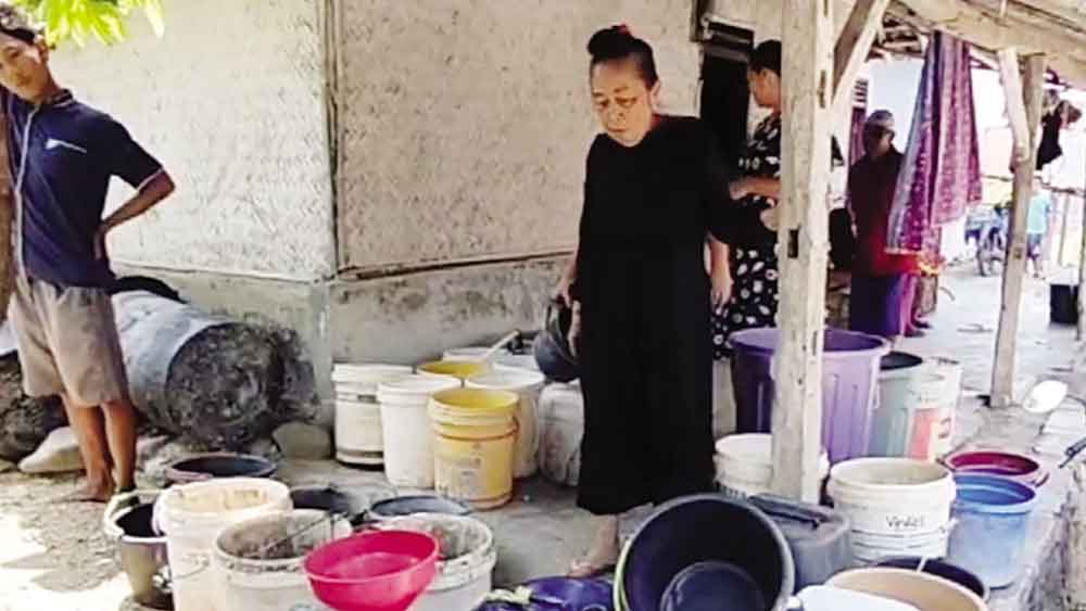 Puluhan Warga Sedong Kidul Bergantung Air Bantuan