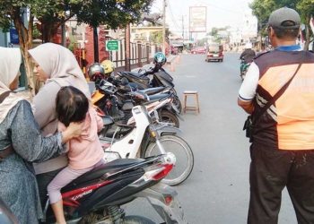 Singnifikan Sumbang PAD Kabupaten Cirebon, Juru Parkir Resmi Pakai Seragam Rompi Berlogo Dishub