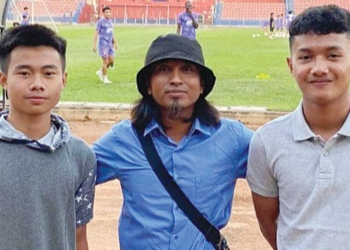 2 Pesepakbola Muda Desa Karangwangi Cirebon Merumput di EPA