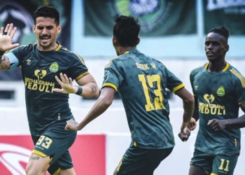 Bojan Hodak Pertajam Lini Depan di Laga Derby Jabar Persib Vs Persikabo, Aji Santoso Andalkan Serangan Balik