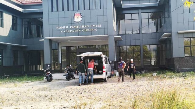 Pagar Gedung Baru KPU Kabupaten Cirebon Mulai Dikerjakan