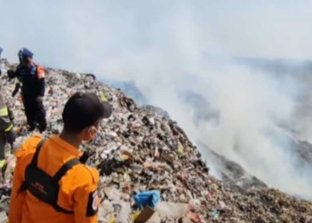 Kebakaran TPA Kopi Luhur Cirebon Masih Keluarkan Kepulan Asap, Berpotensi Kembali Berkobar, Ribuan Warga Mengungsi
