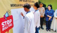 Pelajar SMPN 10 Kota Cirebon Deklarasi Tolak Bullying