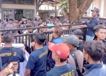 Puluhan PKL Demo di Kantor Disperdagin Majalengka