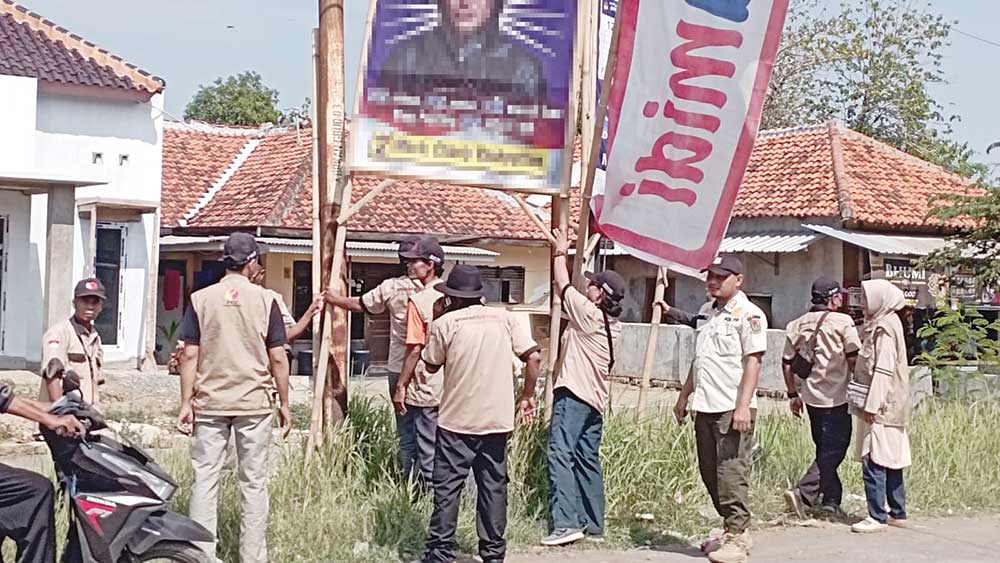 Bawaslu Kabupaten Cirebon Tertibkan Apk