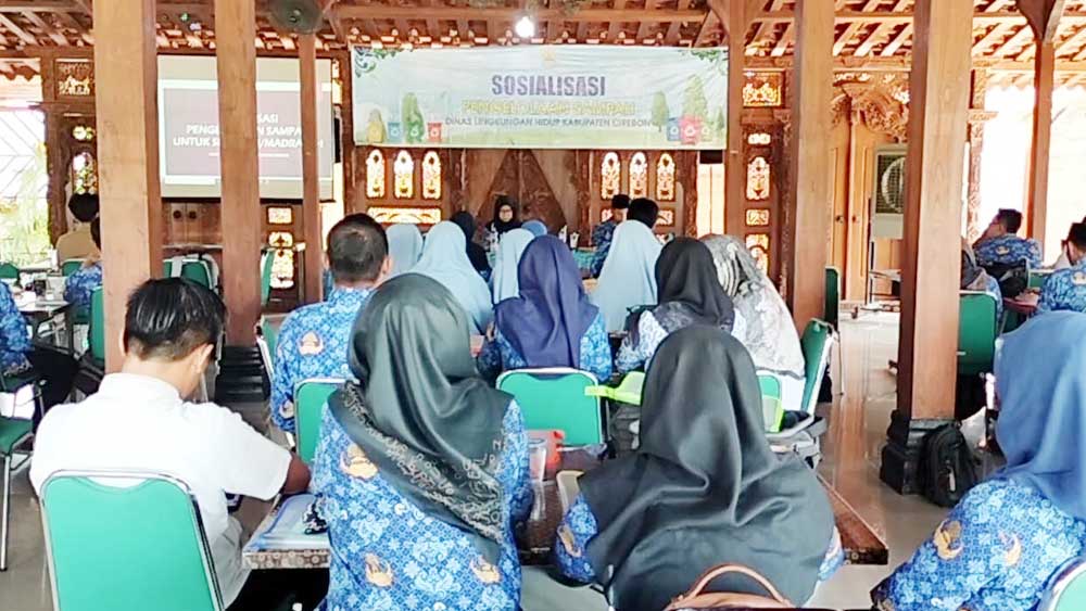 DLH Kabupaten Cirebon Sosialisasi Penanganan Sampah Mandiri di Sekolah