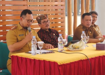 Kuwu dan Warga Suranenggala Curhat ke Bupati Cirebon