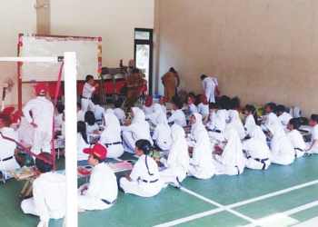 Ruang Kelas Ambruk, Murid SDN 1 Kedungdawa Belajar di GOR