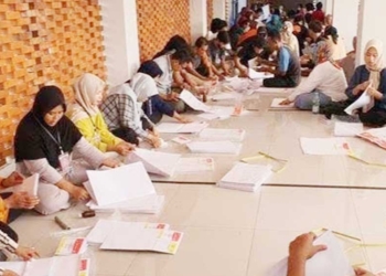 Sortir dan Lipat Surat Suara Pemilu 2024 di Majalengka Libatkan Disabilitas