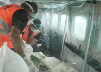 Pemerintah Buang Belasan Ton Garam dari Ketinggian 11 Ribu Kaki