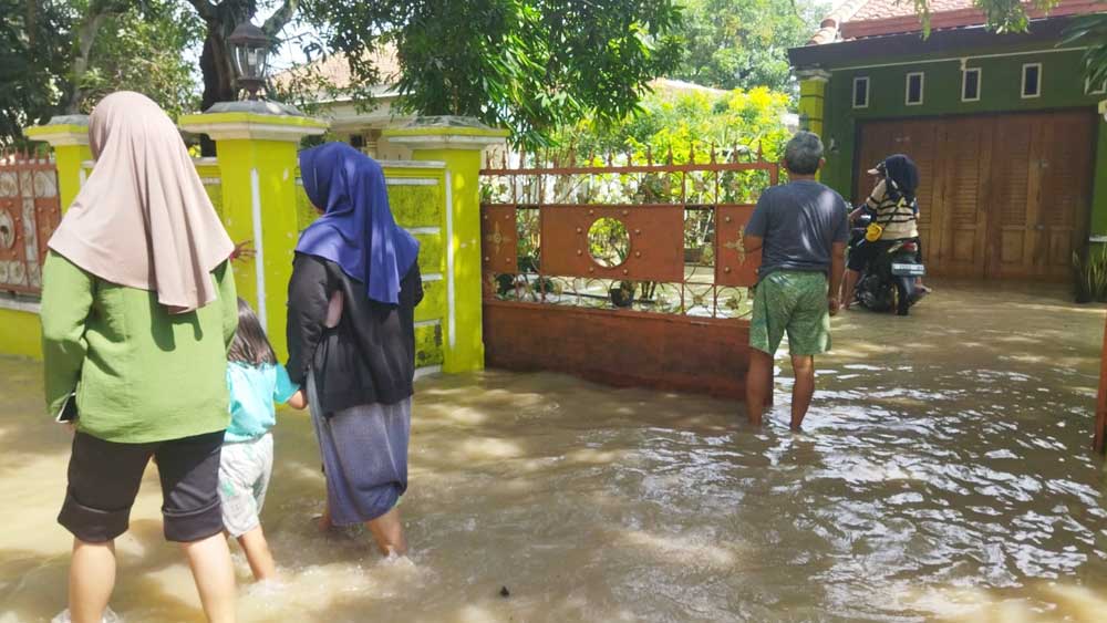 Banjir di Cirebon, Jalur Kereta Api di Wilayah Timur Terancam