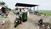 Penanggulangan Sampah di Desa Pangarengan Cirebon Terkendala Akses Jalan