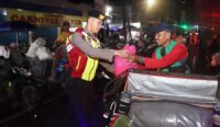 Bulan Ramadan, Polresta Cirebon Gelar Patroli Sahur Sambil Bangunkan Warga