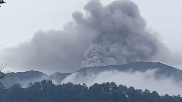 Erupsi Lagi, Letusan Terbesar Gunung Marapi, Abu Vulkanik Menyembur 1.500 Meter ke Udara