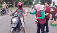 PPNI Kabupaten Cirebon Berbagi Takjil Ramadan