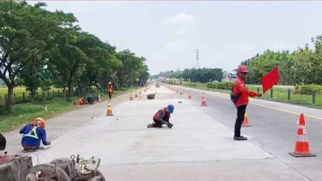 Perbaikan Jalan Rusak di Cirebon Dikebut, Ditarget 31 Maret Bisa Digunakan untuk Mudik Lebaran 2024