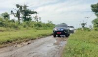 Wabup Cirebon Ayu Disambut Jalan Berlubang Saat Dampingi Kunjungan Ketua Persit Candra Kirana ke Tawangsari