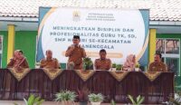Bupati Cirebon Imron Berikan Pembinaan Guru di Suranenggala
