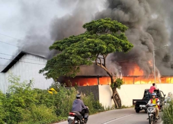 Kebakaran di Cirebon, Pabrik Rotan di Cangkring Dilalap Api, Bahan Baku 1 Ton Ludes dalam Sekejap