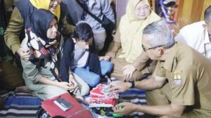Anak Depresi di Kota Cirebon Gegara HP Dijual Orang Tua untuk Makan Dapat Bantuan dari Presiden