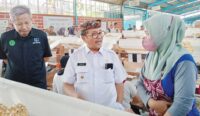Bupati Cirebon Imron Pastikan Buruh Peroleh Hak Sesuai Aturan