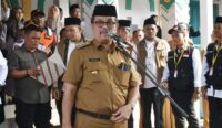 Bupati Imron Ingatkan Cuaca Panas Kepada Jemaah Calon Haji Kabupaten Cirebon
