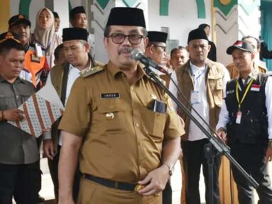 Bupati Imron Ingatkan Cuaca Panas Kepada Jemaah Calon Haji Kabupaten Cirebon