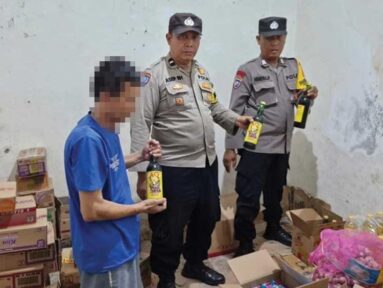Polresta Cirebon Sita Puluhan Botol Miras