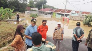 Pj Bupati Cirebon Pastikan Komitmen Pemkab Perbaiki Jalan di Wilayah Timur