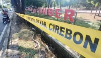 Sterilisasi PKL, Hutan Kota Sumber Cirebon Dipasang Garis Satpol PP