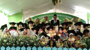 Yayasan Al Hubbubiyah Kedawung Cirebon Wisuda 88 Santri
