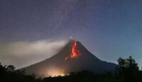 Gunung Merapi Muntahkan Awan Panas dan Lava Pijar Sejauh 1000 Meter